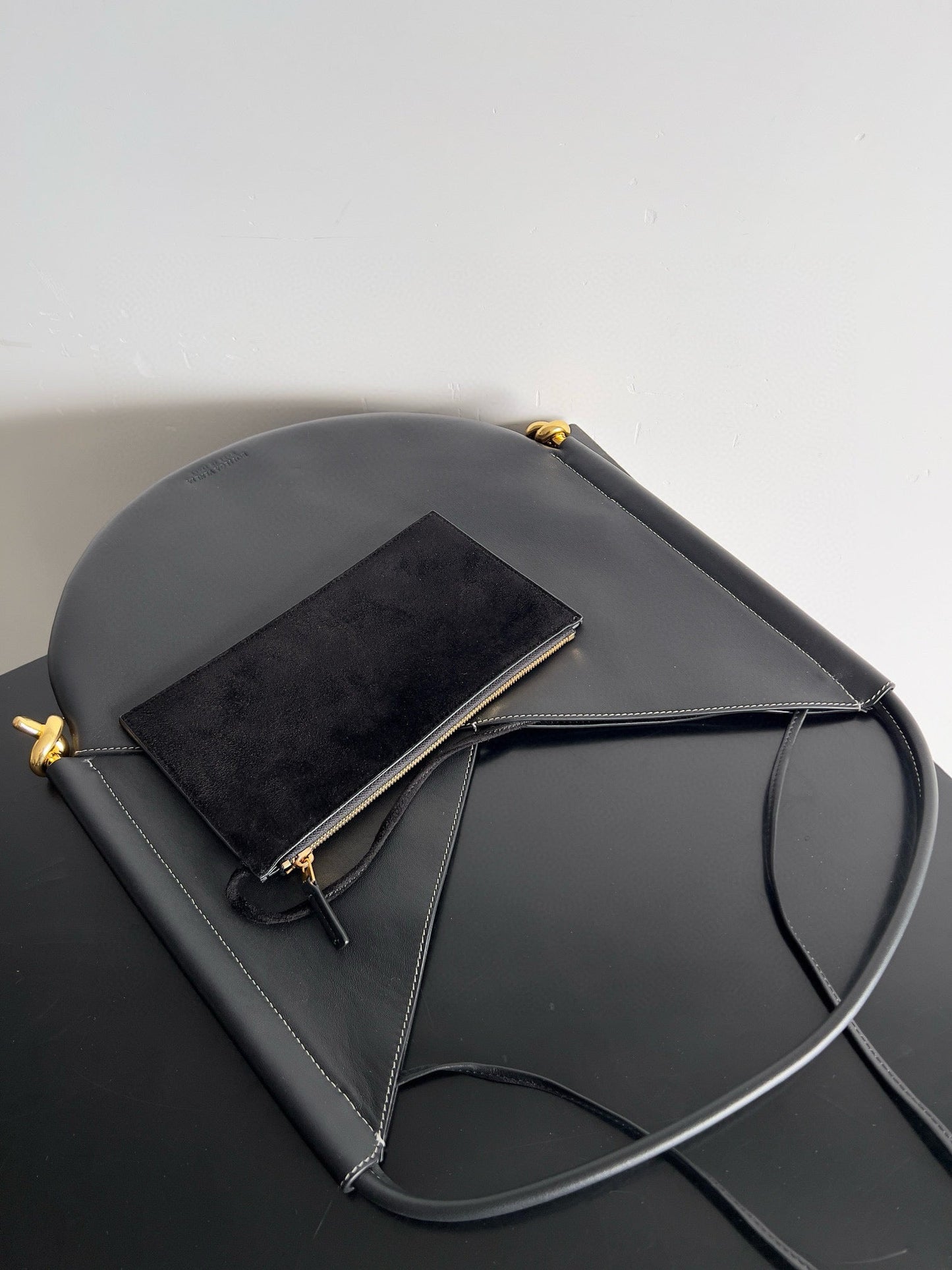 MEDIUM SOLSTICE 44 BLACK LAMBSKIN 74025