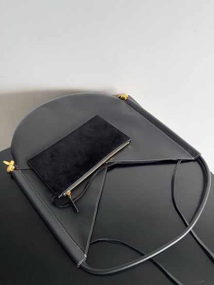 MEDIUM SOLSTICE 44 BLACK LAMBSKIN 74025