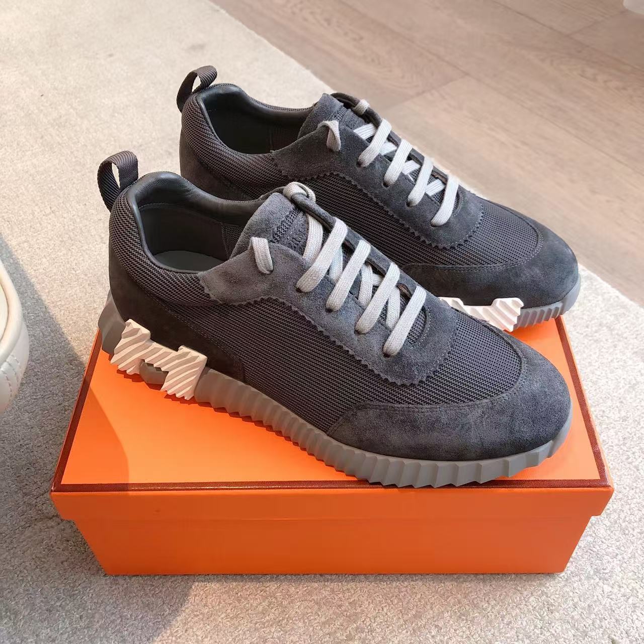 HM 25 Bouncing Sneaker Gray Suede Frabic