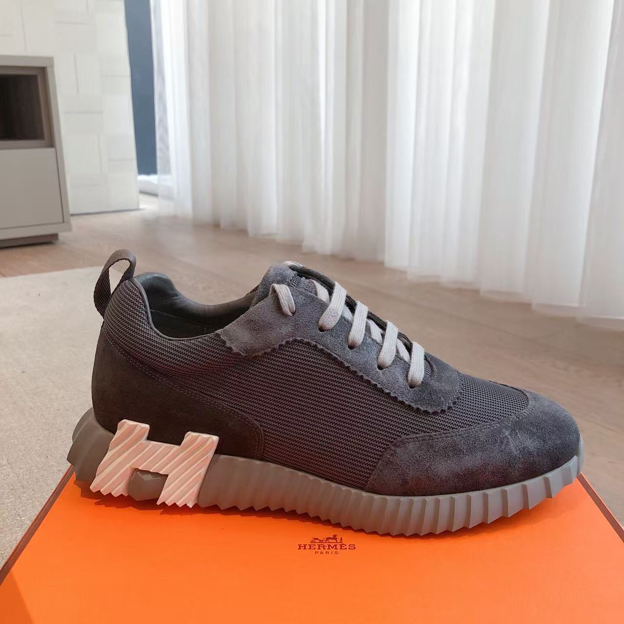 HM 25 Bouncing Sneaker Gray Suede Frabic