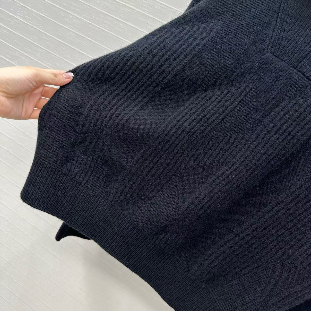 HM 25 Black Cashmere Jacquard Sweater 02657