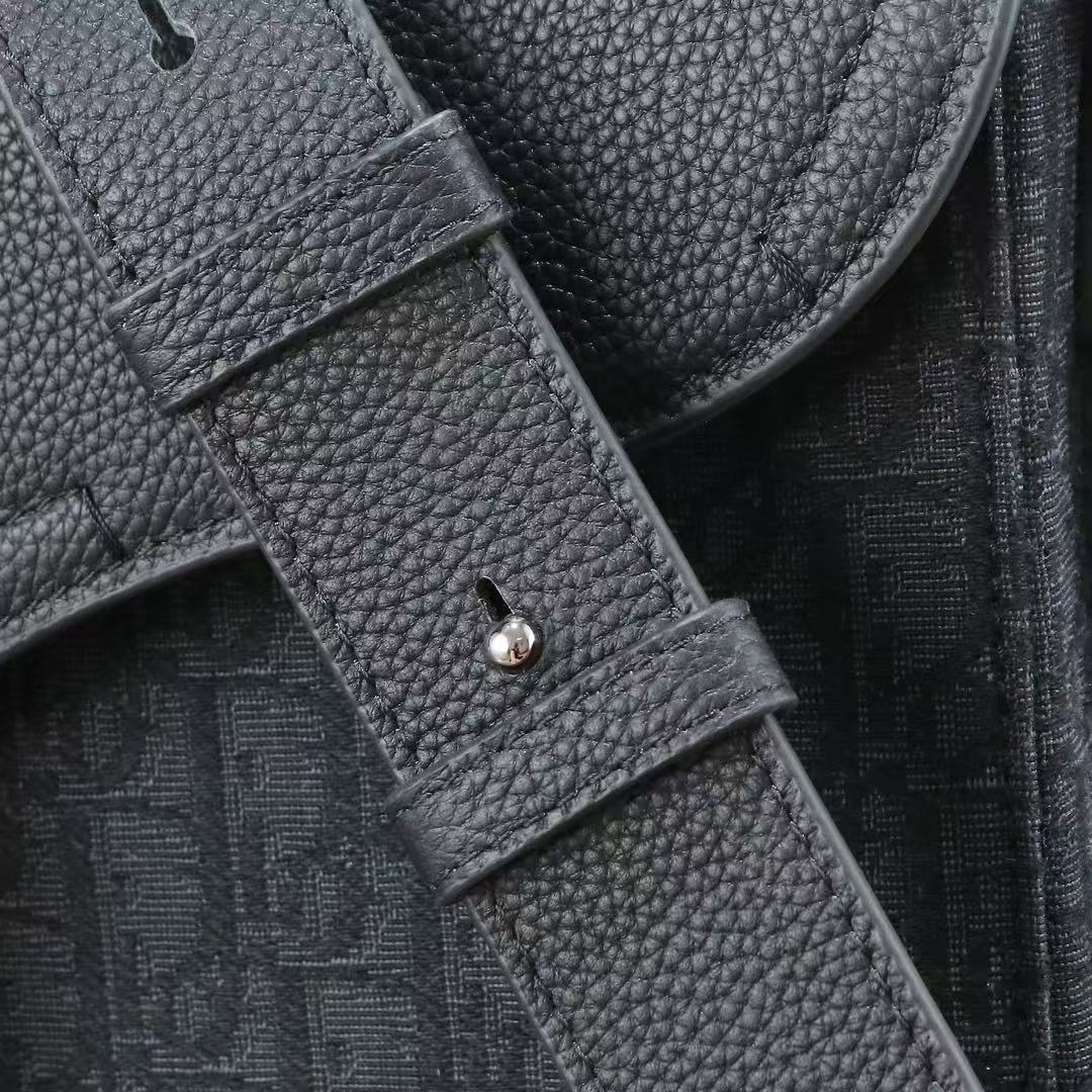 Medium Saddle Messenger Bag with Flap Black Calfskin fabric