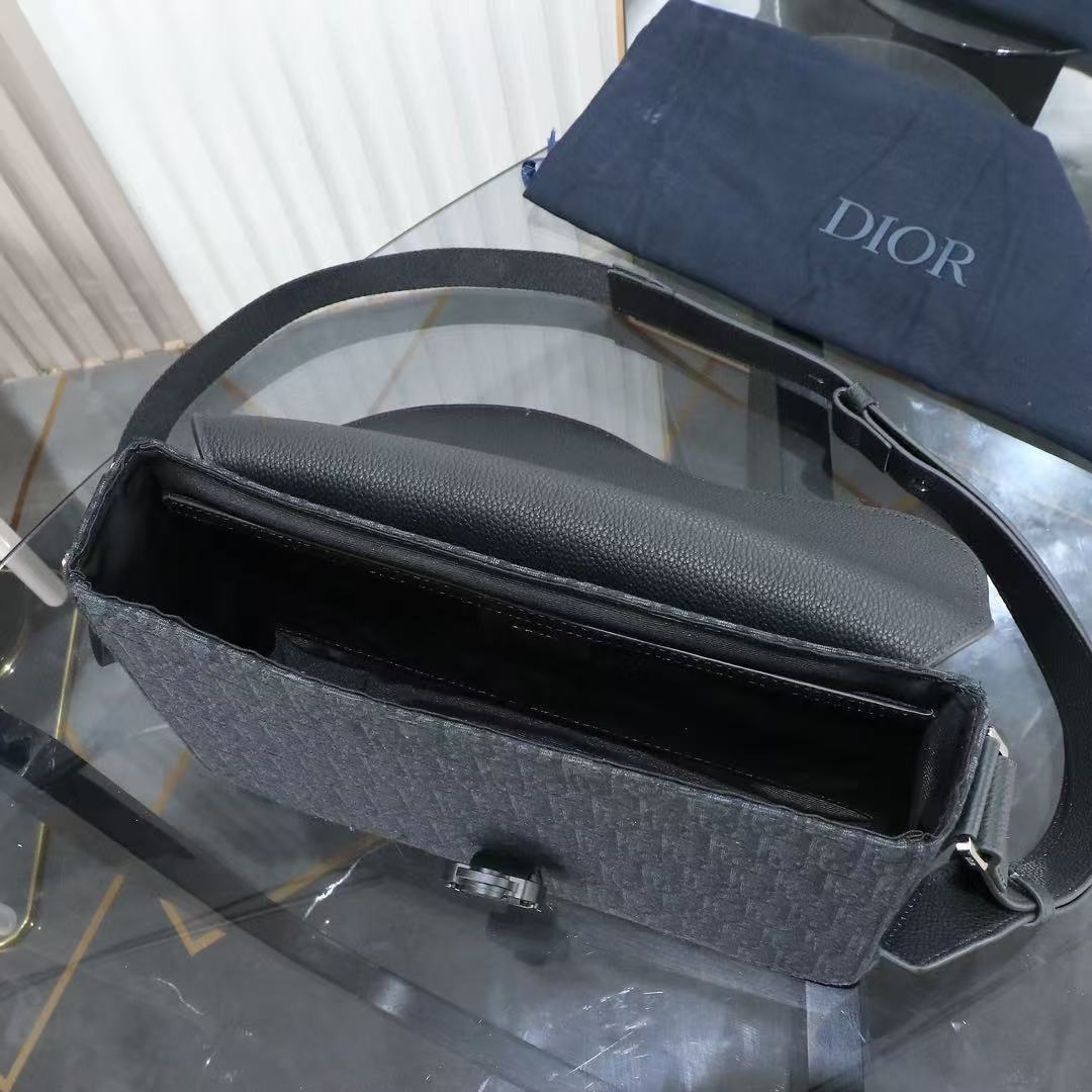 Medium Saddle Messenger Bag with Flap Black Calfskin fabric