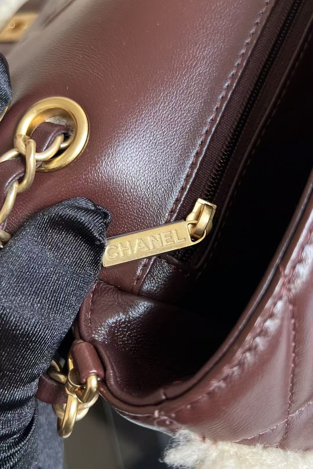CC 2025 Flap Bag 23.5cm Beige Dark Burgundy Sherling Lambskin Gold Hardware