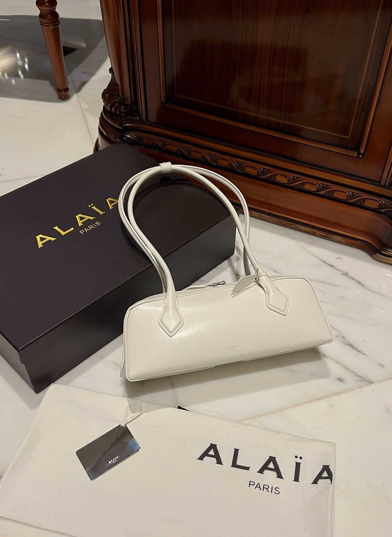 Alaia 2025 Le Teckel Bag 33cm White Lambskin