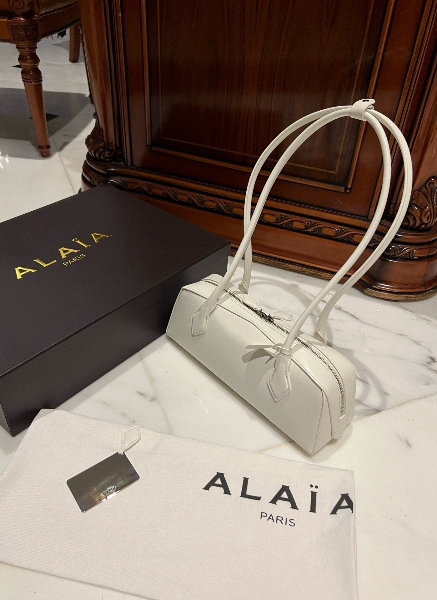 Alaia 2025 Le Teckel Bag 33cm White Lambskin