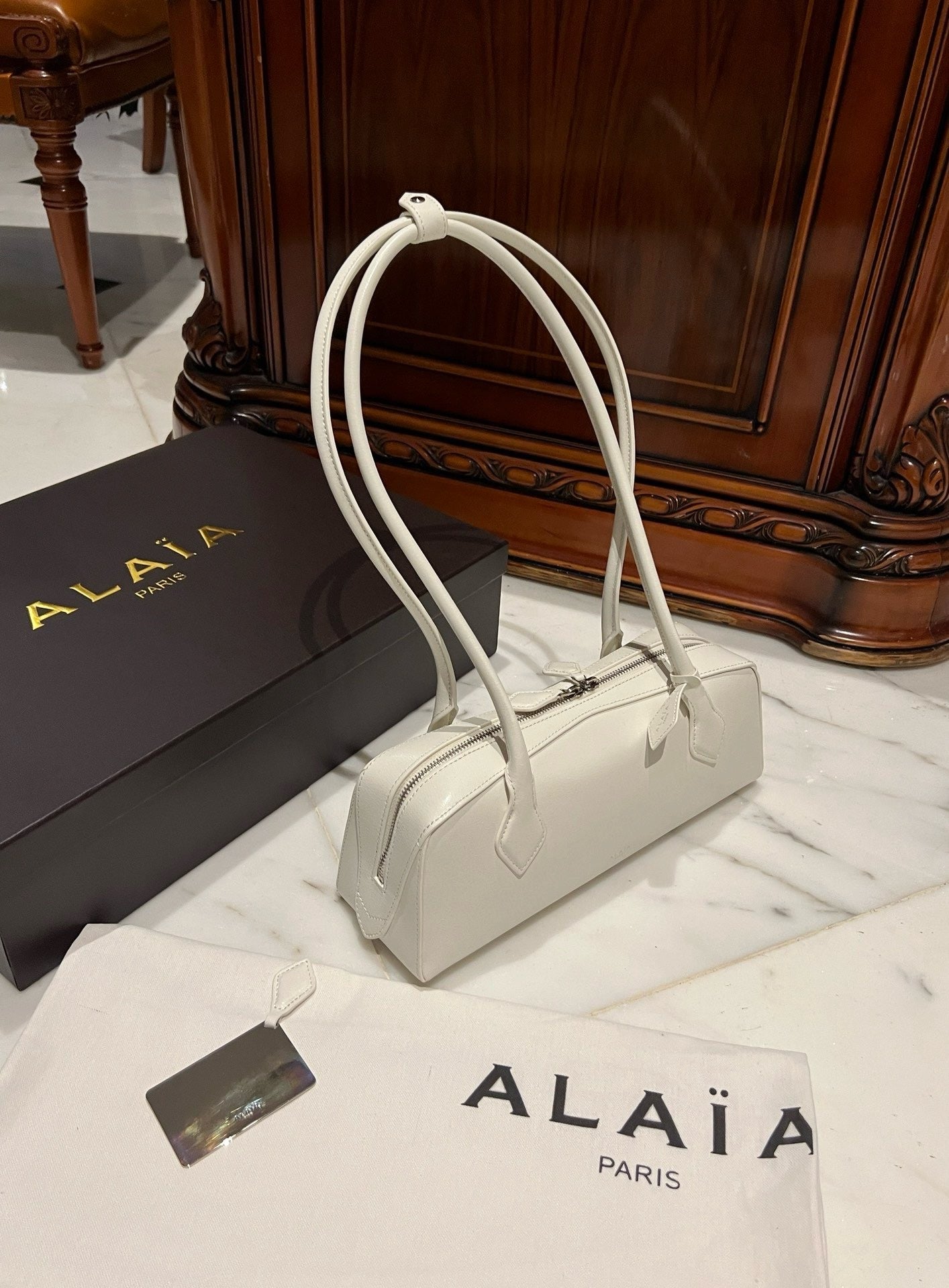 Alaia 2025 Le Teckel Bag 33cm White Lambskin