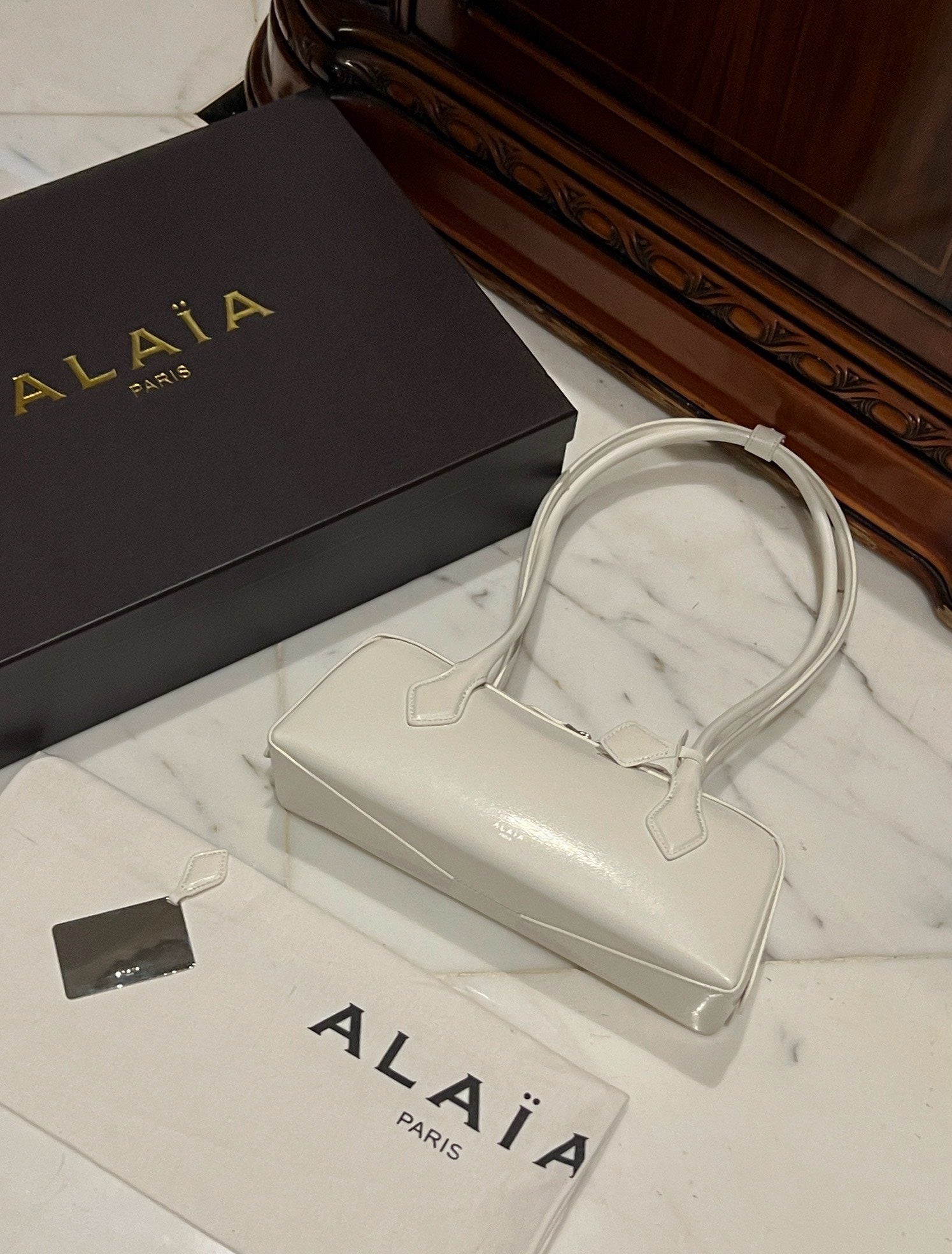 Alaia 2025 Le Teckel Bag 33cm White Lambskin