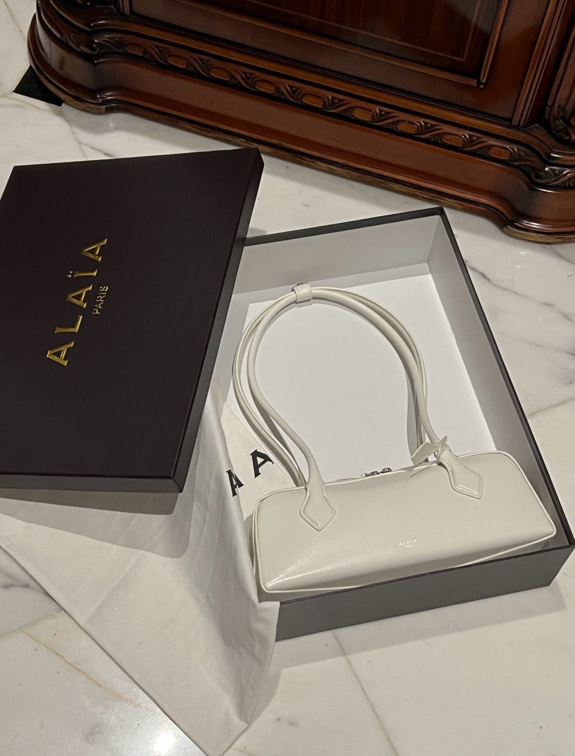 Alaia 2025 Le Teckel Bag 33cm White Lambskin