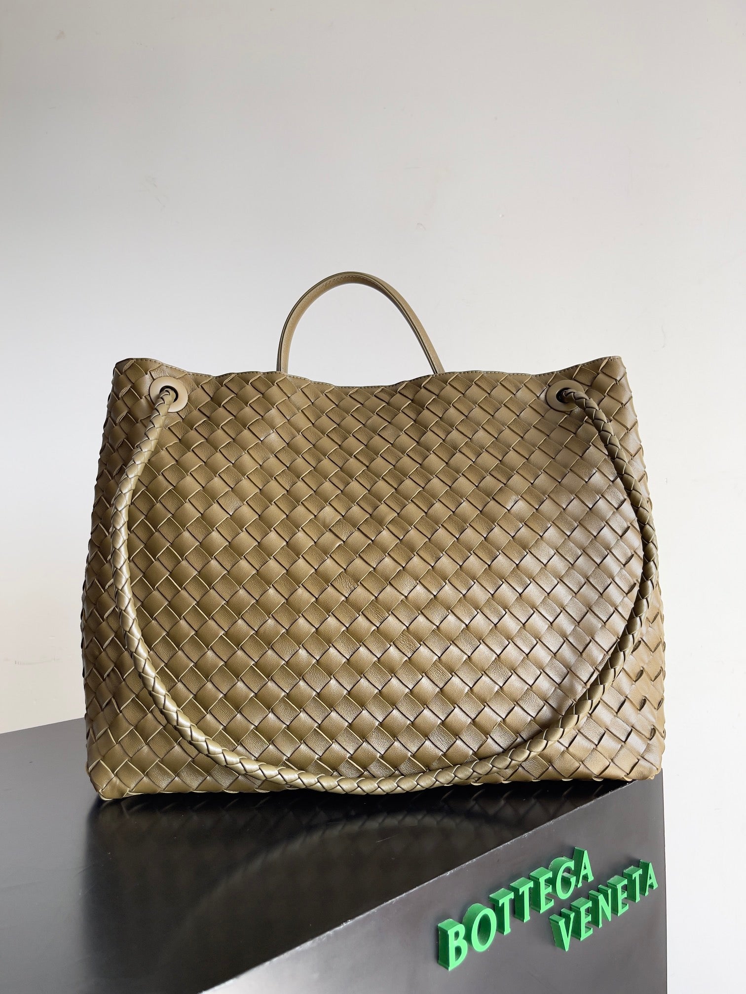 Bottega Veneta 2026 Andiamo Bag 42cm Muddy Brown Nappa Leather