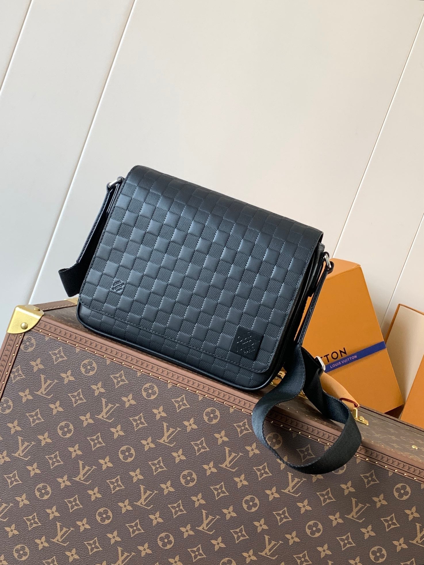 LV 2026 District PM 26cm Black Damier Infini Coated Canvas