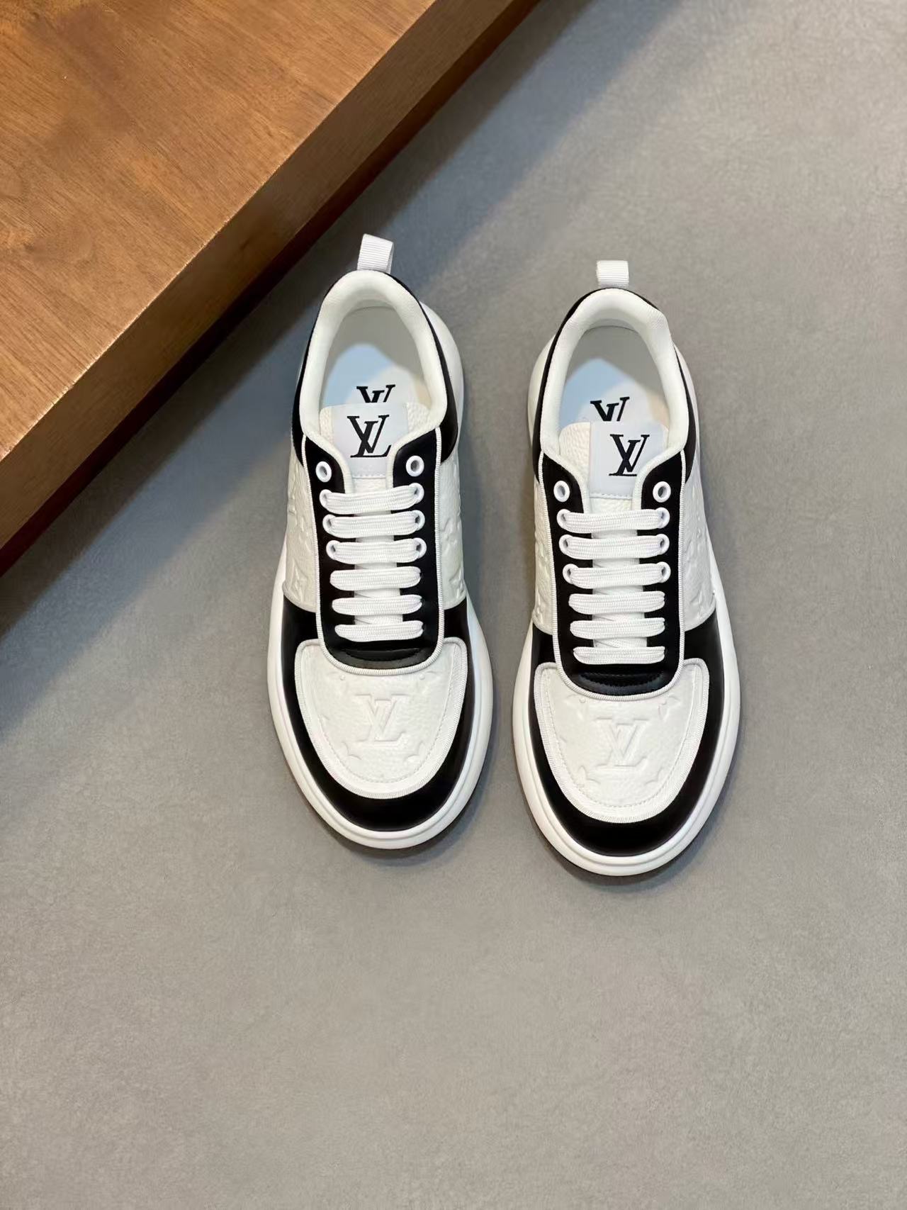 Louis Vuitton Sneaker Black Mix White Leather