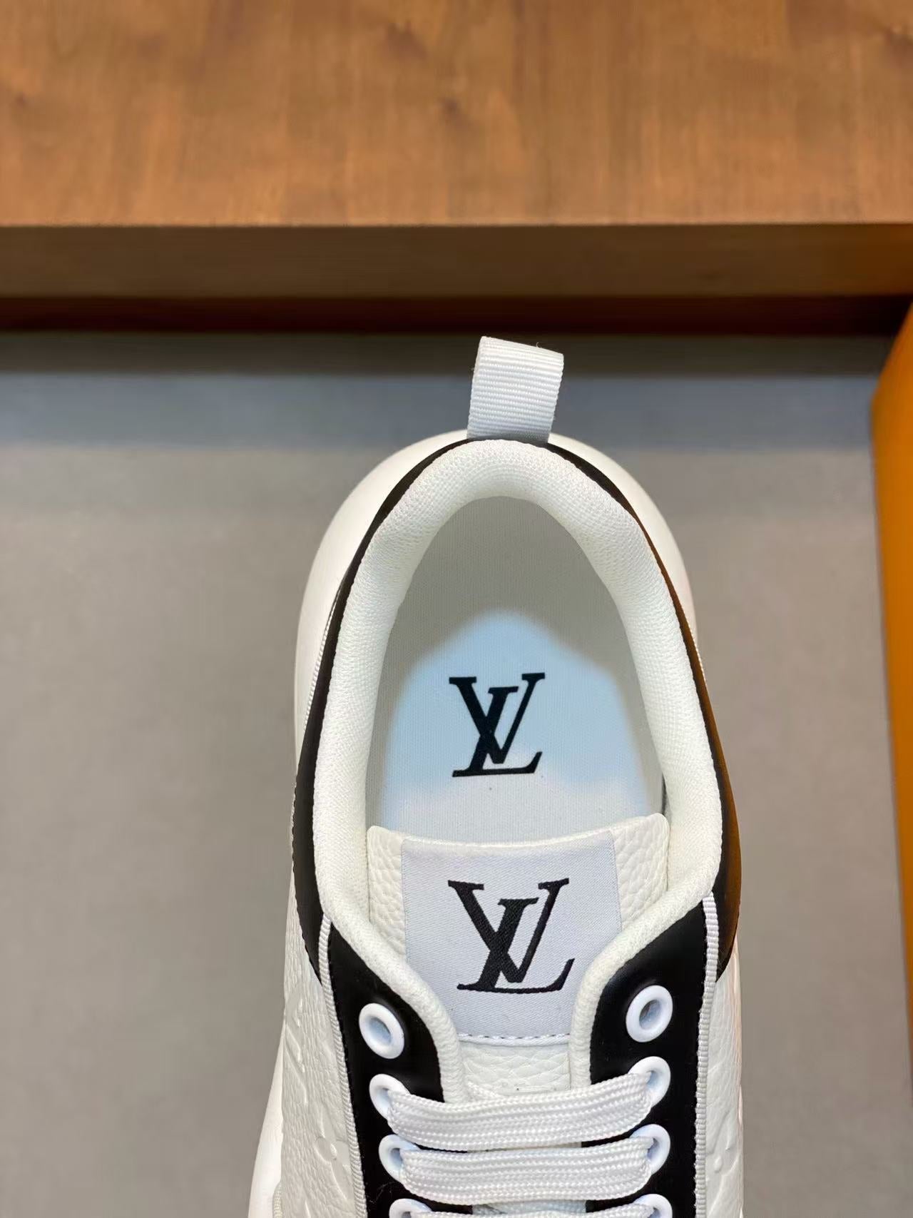 Louis Vuitton Sneaker Black Mix White Leather