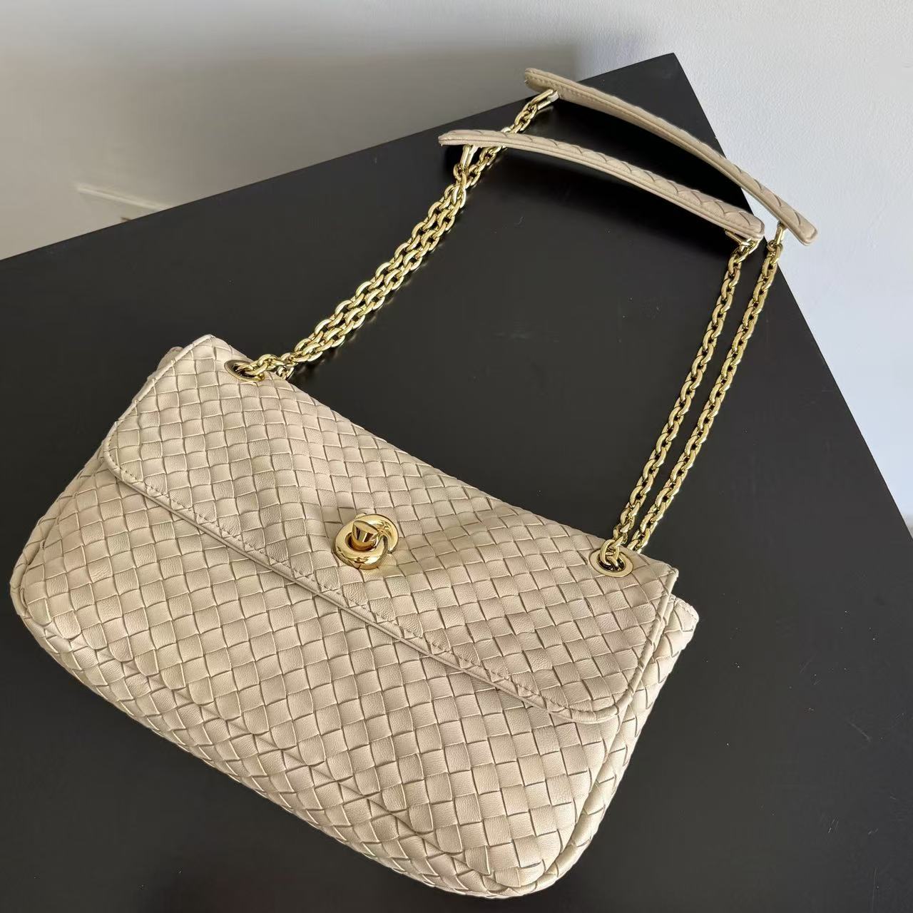 Bottega Veneta 2026 Madison Intrecciato Bag 27cm Beige Leather