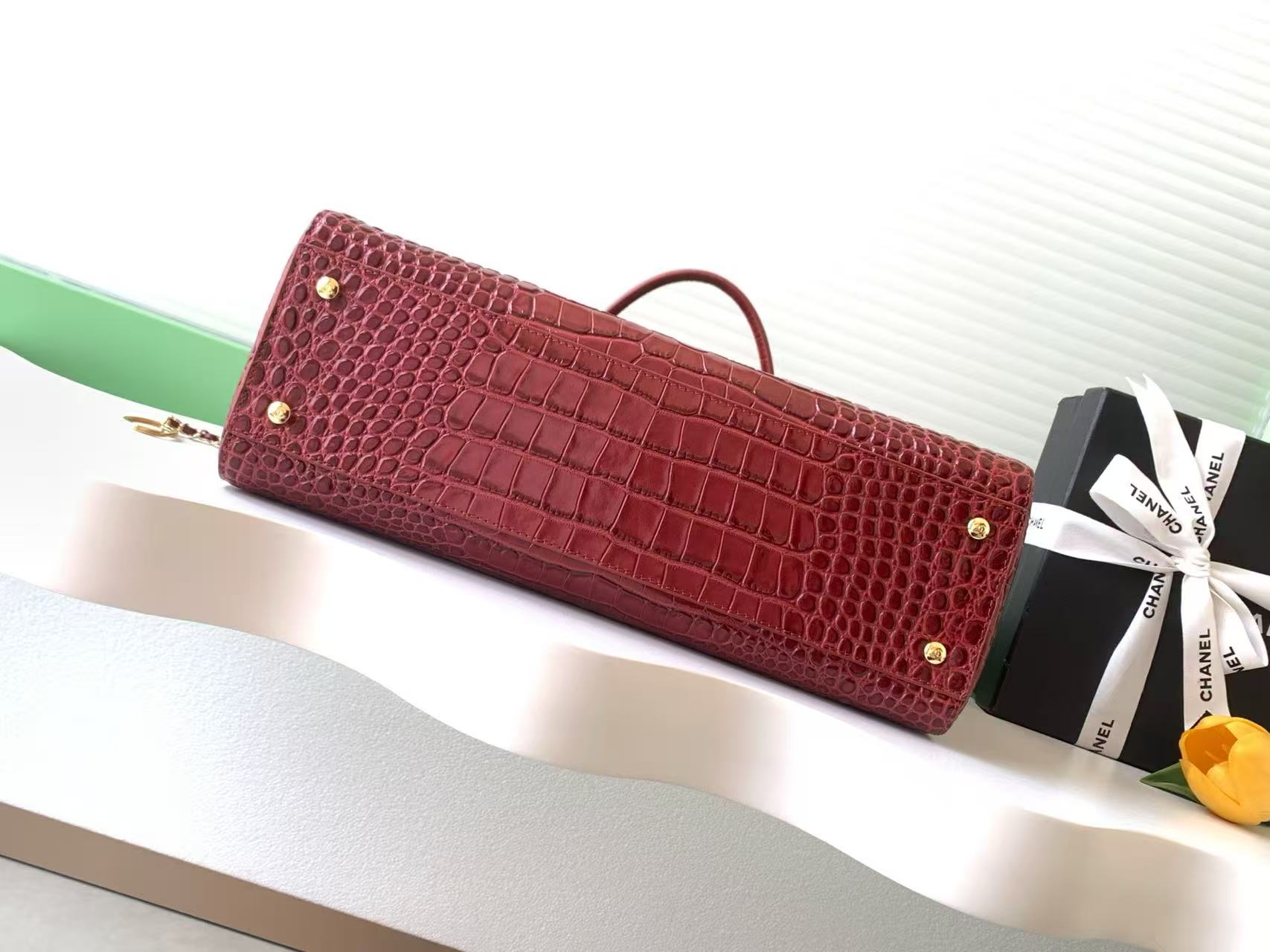 Chane 2026 Crocodile-embossed 40cm Bag Red Cowhide