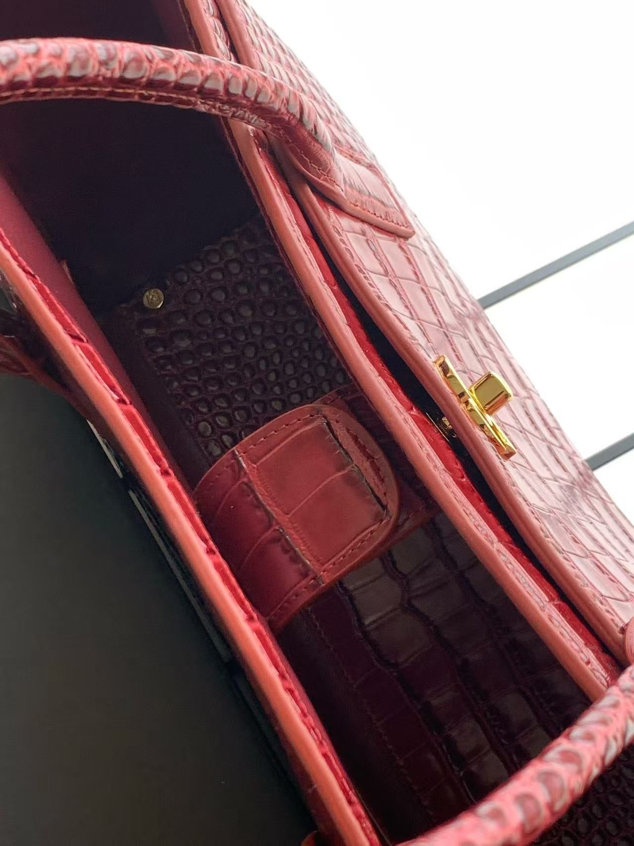 Chane 2026 Crocodile-embossed 40cm Bag Red Cowhide