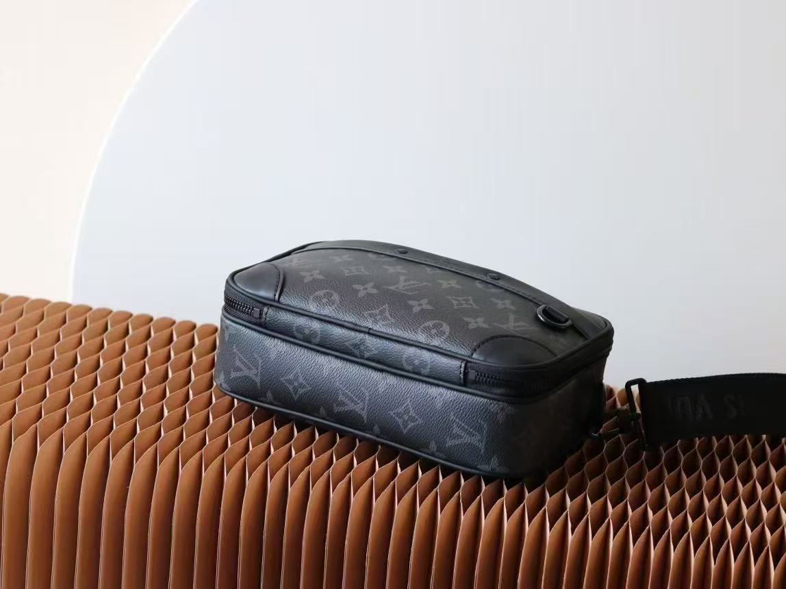 Louis Vuitton 2026 Alpha Messenger Bag 18.5cm Black Grey Monogram Eclipse Canvas