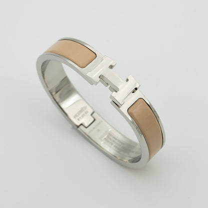 H ELEGANT BEIGE BRACELET