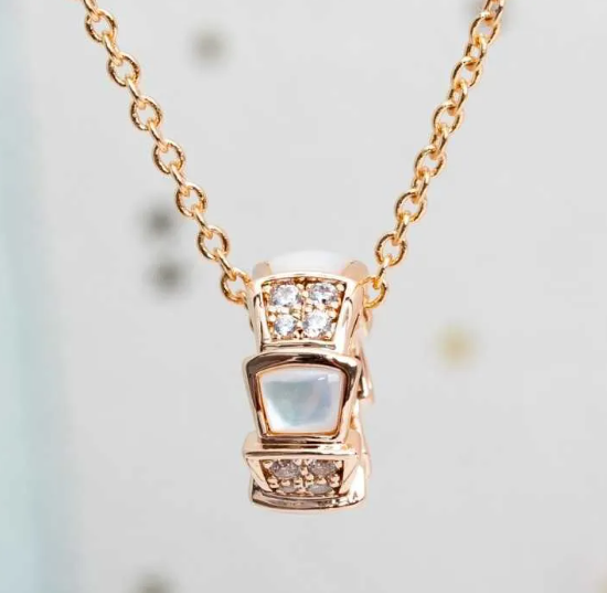 SERPENTI PEDANT DIAMOND NECKLACE