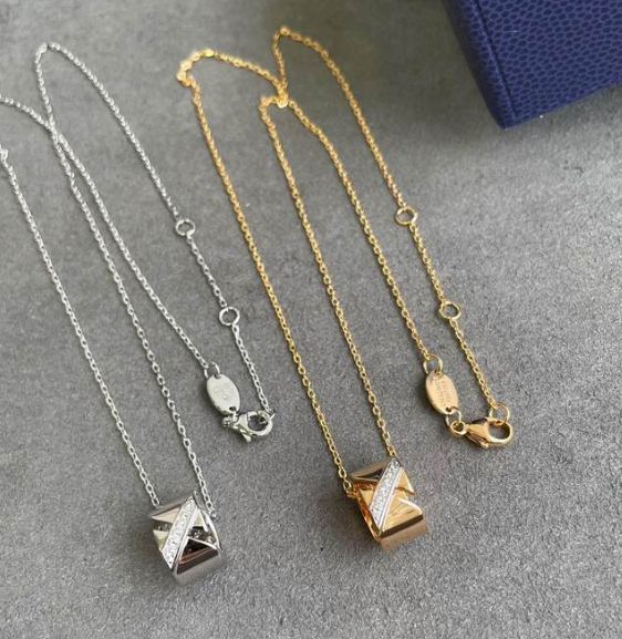 LIENS EVIDENCE DIAMOND NECKLACE
