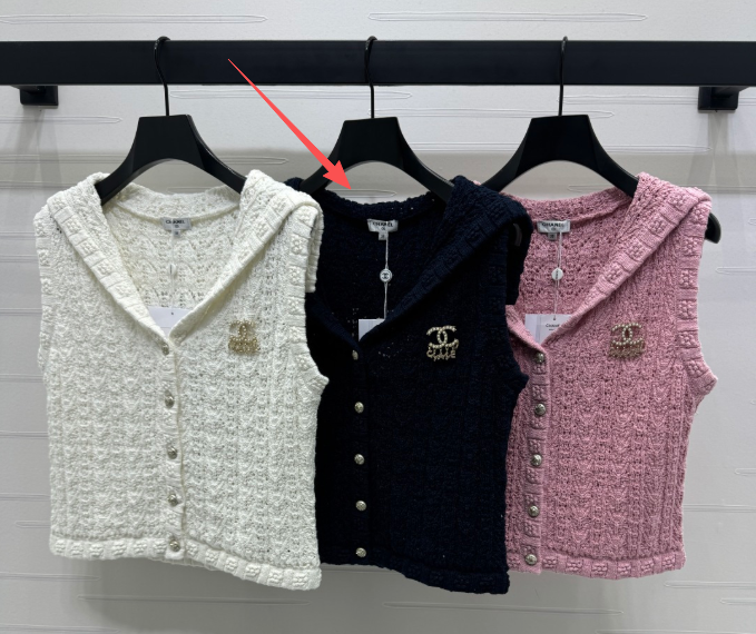 Chanel 2026 Shawl-neck Crochet Knit Sleeveless Vest 366326