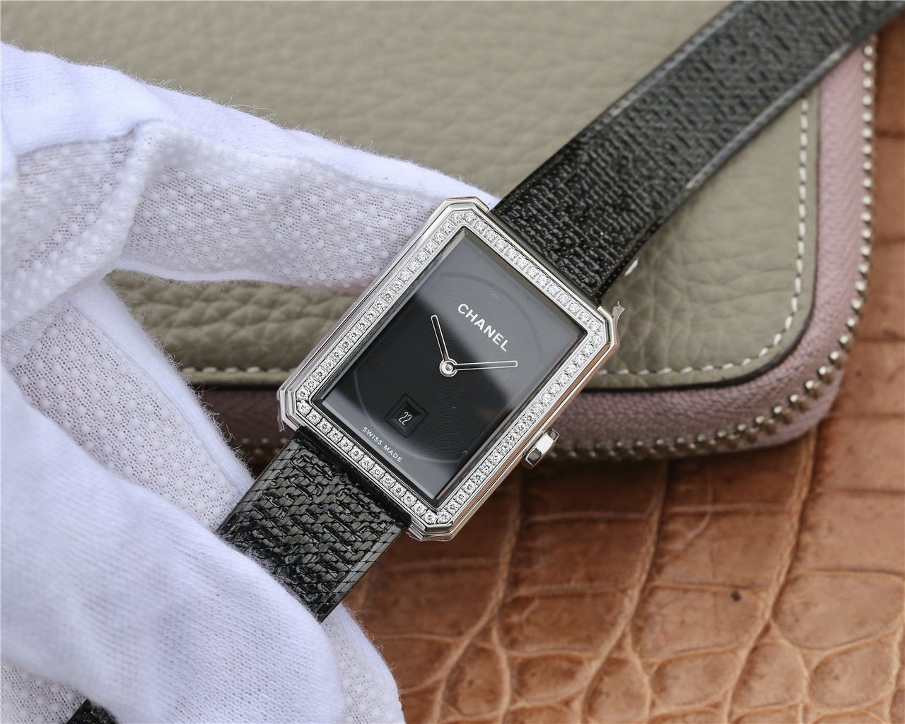 BOY-FRIEND DIAMOND BEZEL BLACK DIAL