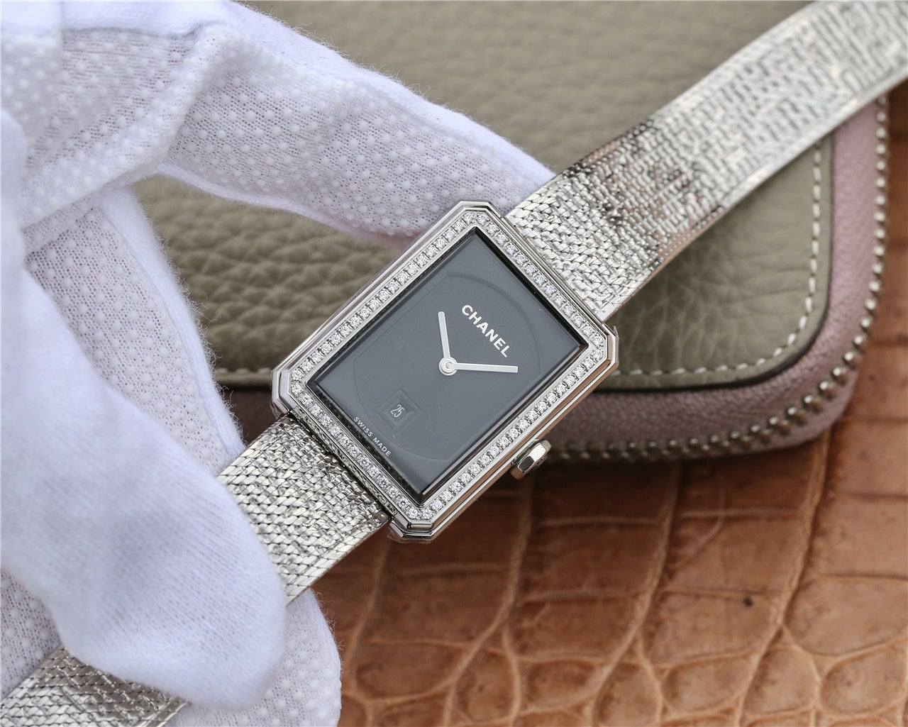 BOY-FRIEND DIAMOND BEZEL BLACK DIAL