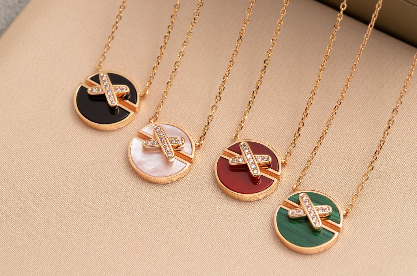 JEUX DE GOLD DIAMOND NECKLACE