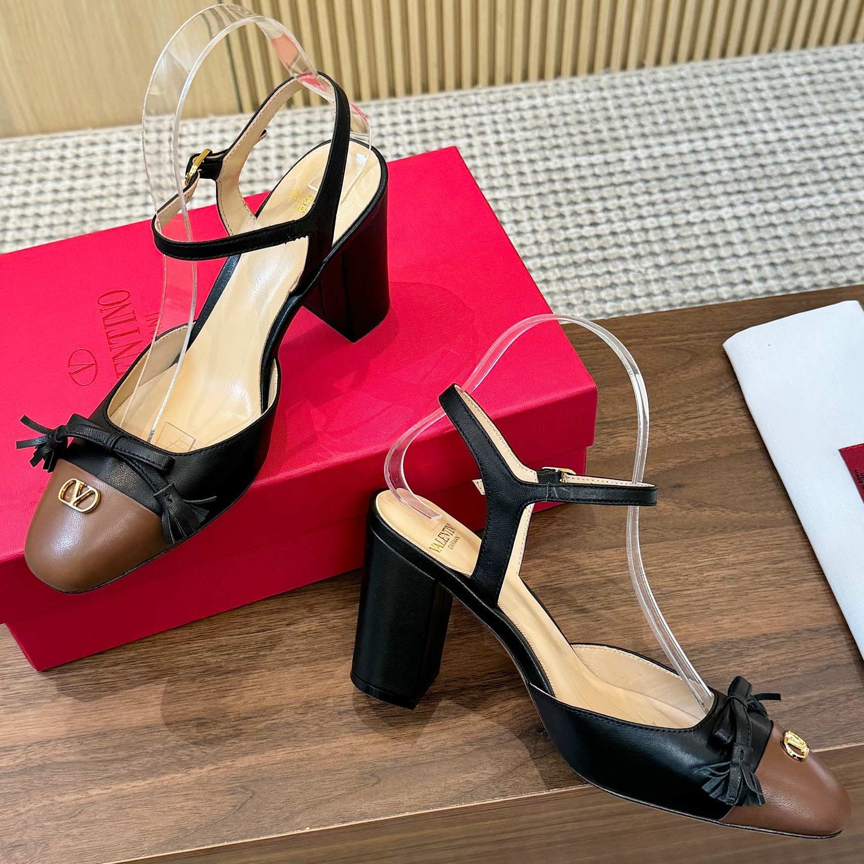 Valentino Garavani Valet Du Roi 80mm Sandal Calfskin 863320