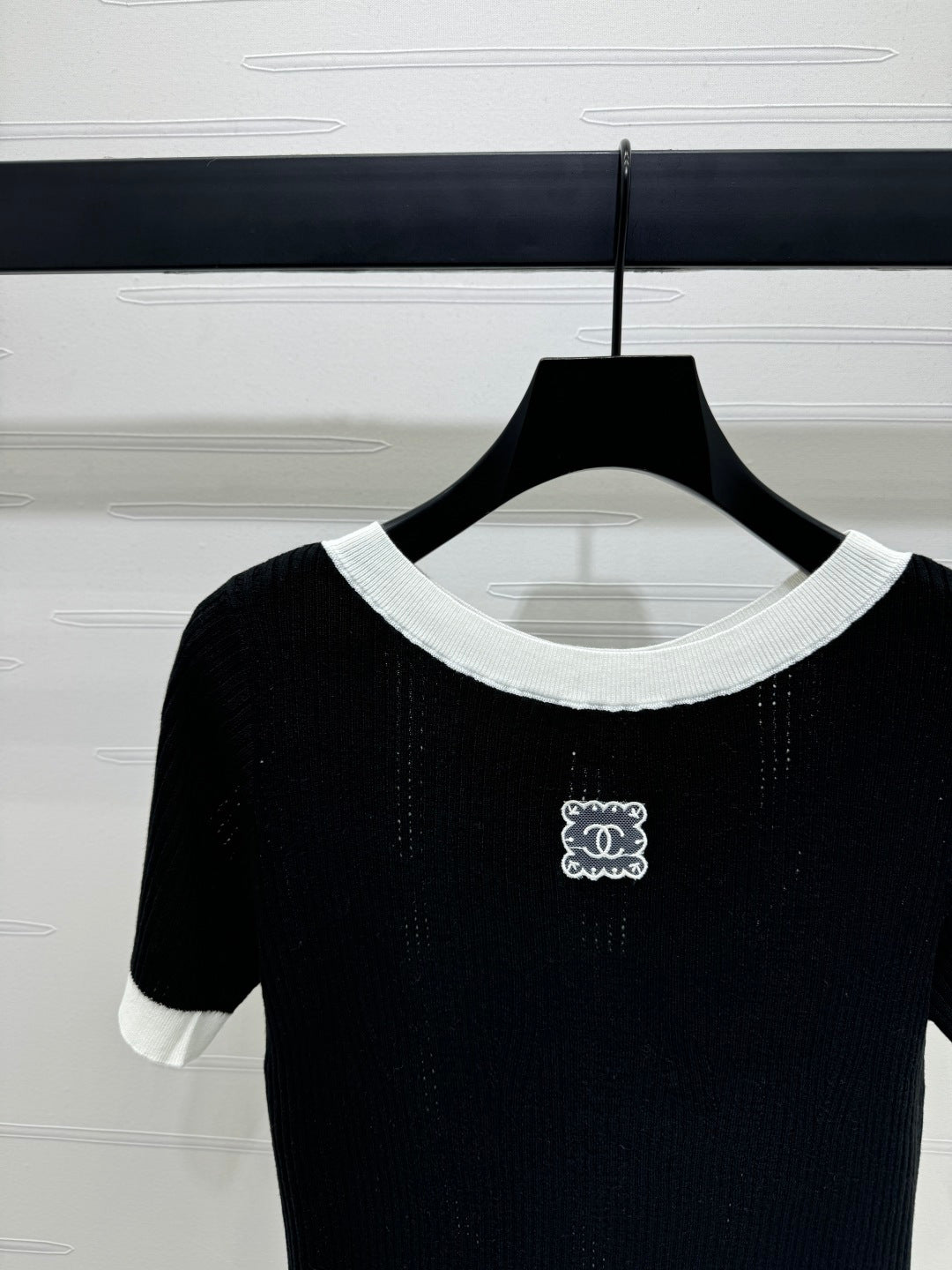 Chanel 2026 Embroidered Logo Knit Short-sleeved Top Wool 373087