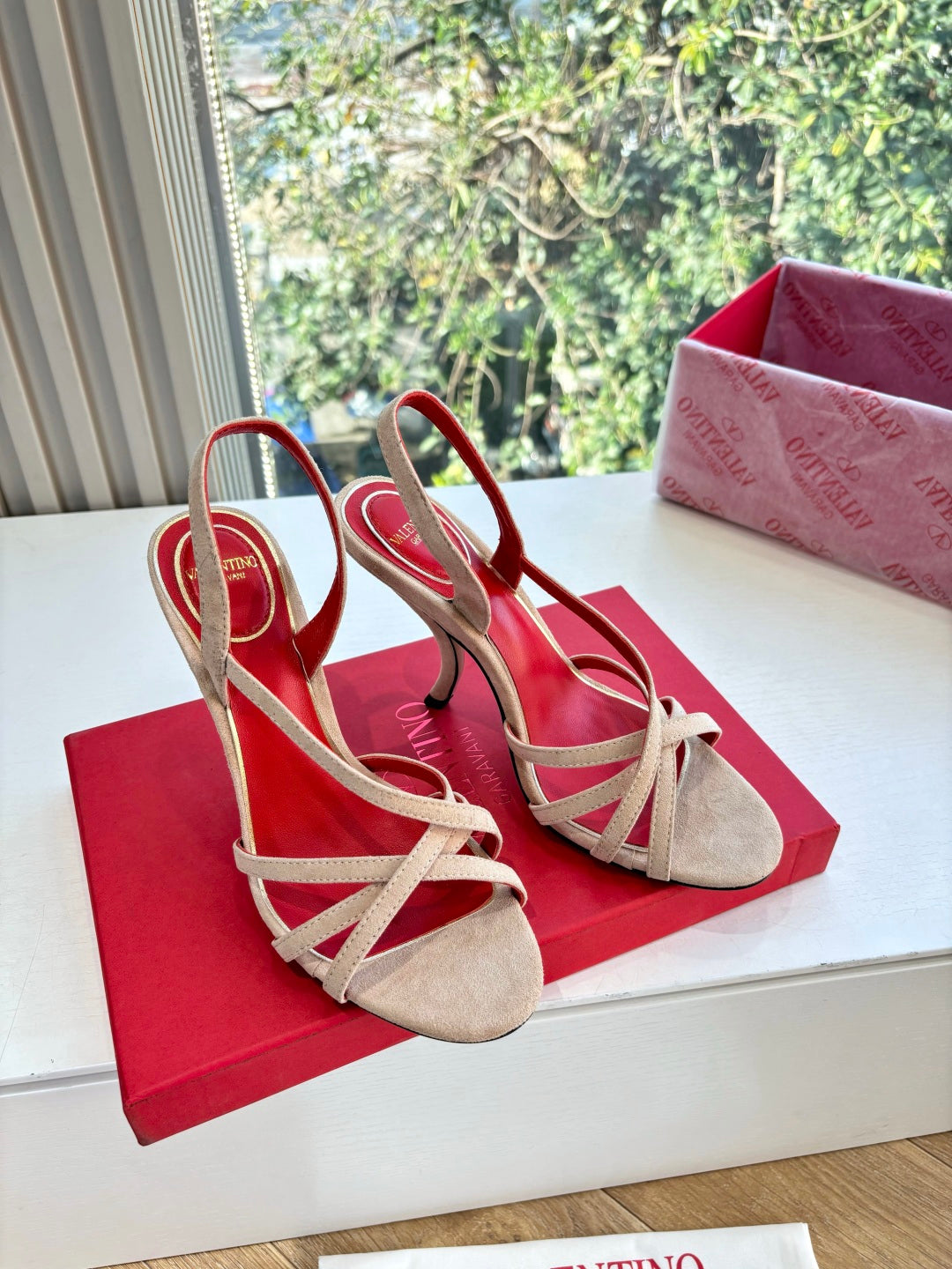 VT 26s Classic Sandals 90 Suede Sheepskin 702283