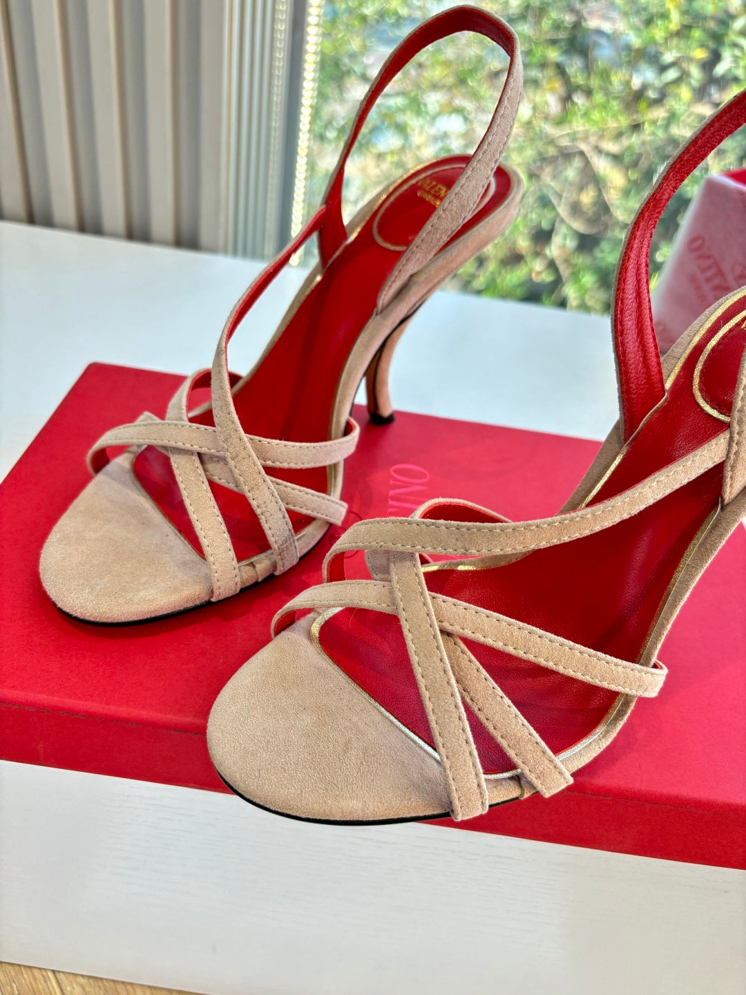 VT 26s Classic Sandals 90 Suede Sheepskin 702283