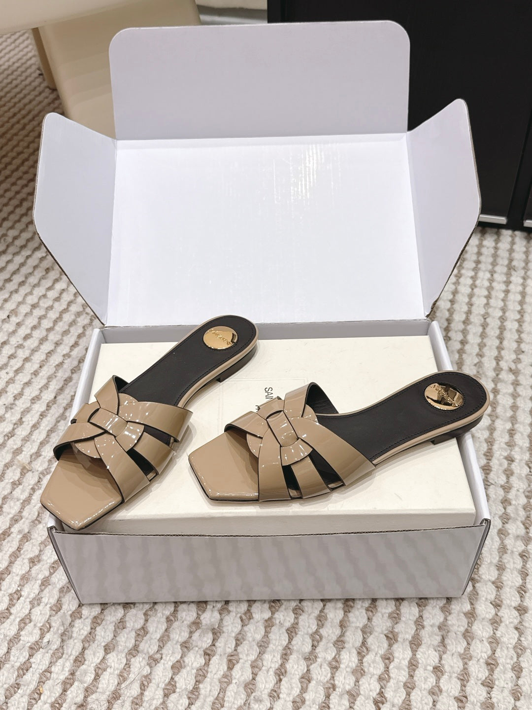 YSL 26ss  Flat Slippers Patent Leather
