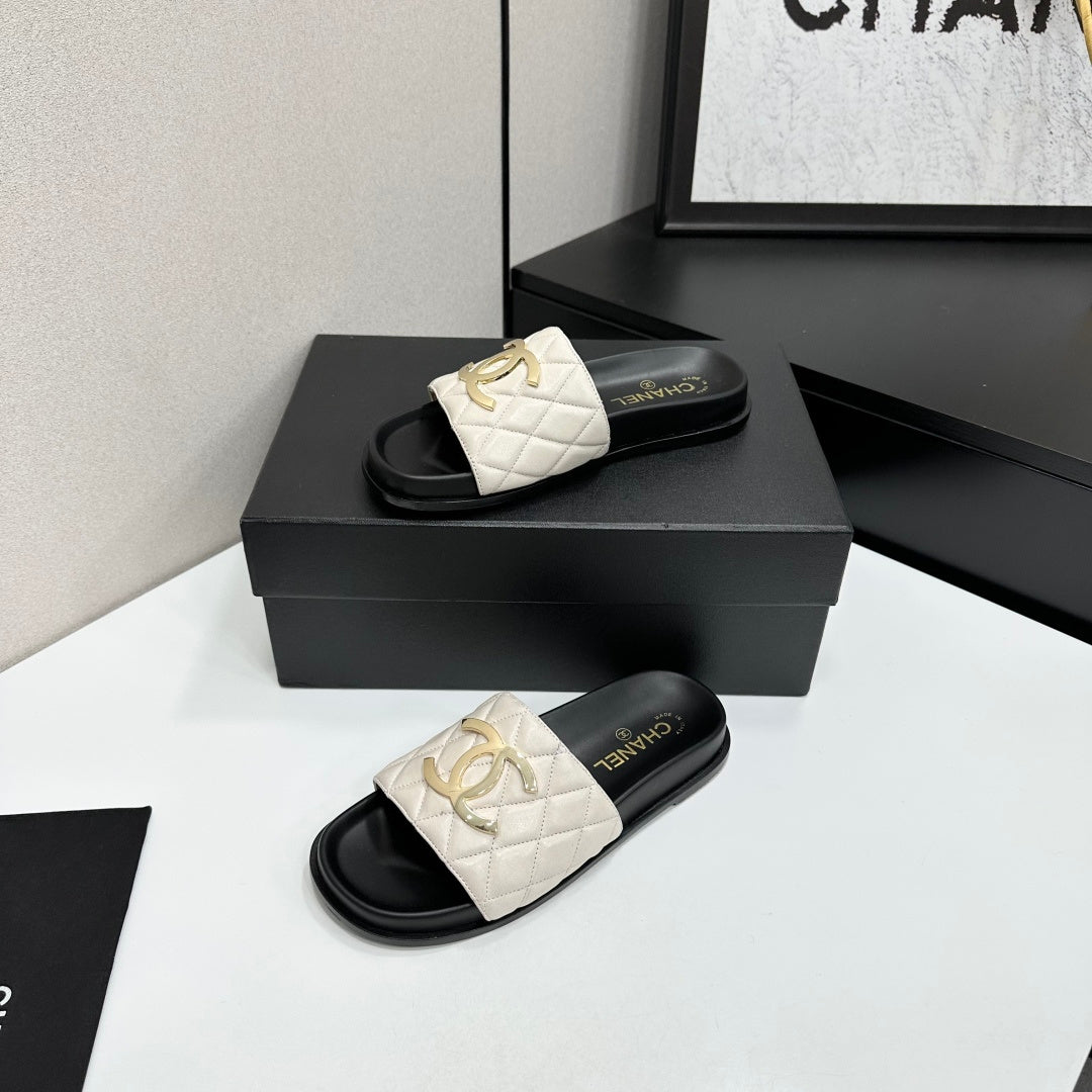 Chanel 2026 Double-C Gold Flat Slippers Cowhide Sheepskin 822822