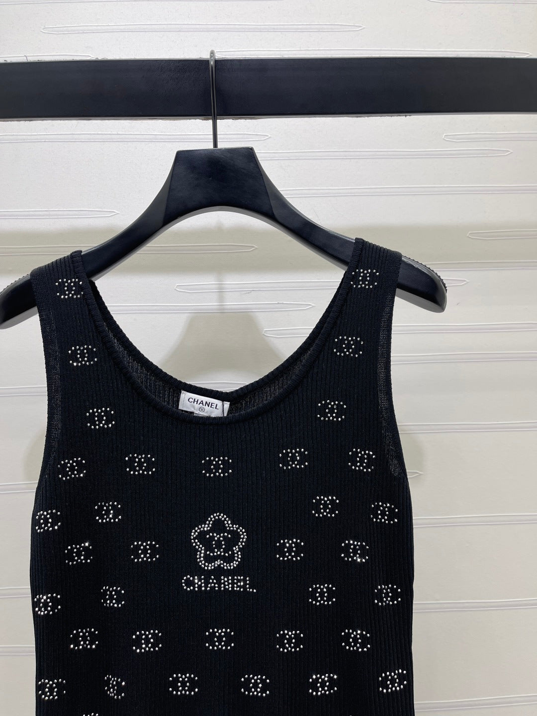 Chanel 2026 Heavy-duty Rhinestone Knit Vest Wool Cashmere Tencel 375038