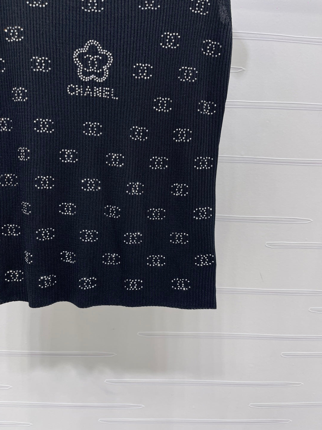 Chanel 2026 Heavy-duty Rhinestone Knit Vest Wool Cashmere Tencel 375038