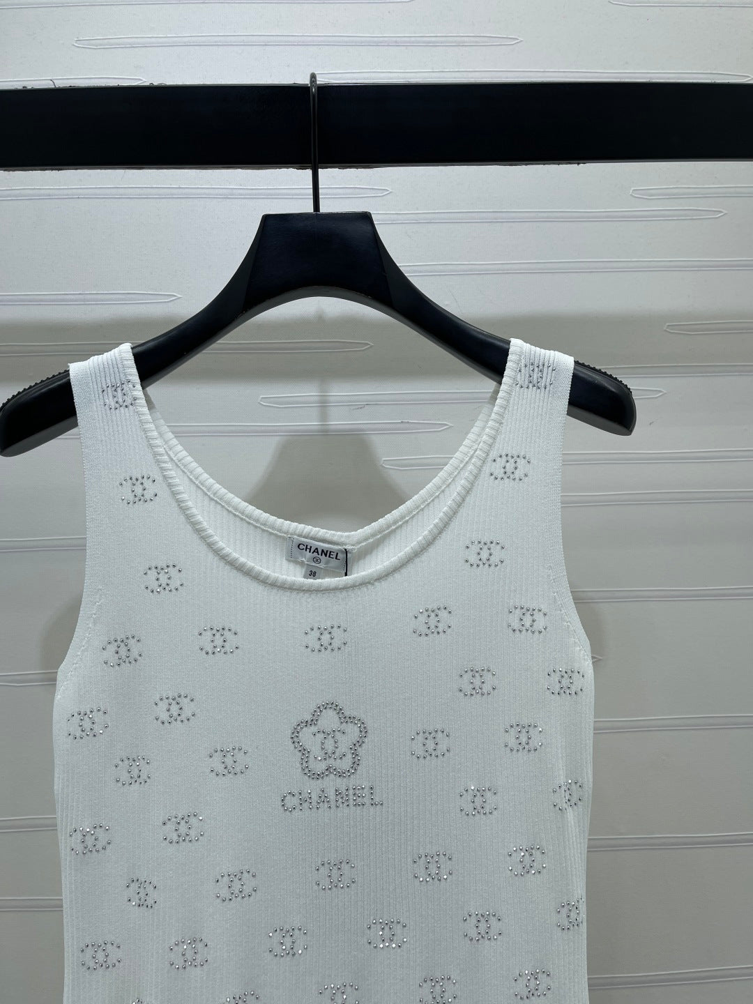 Chanel 2026 Heavy-duty Rhinestone Knit Vest Wool Cashmere Tencel 375038