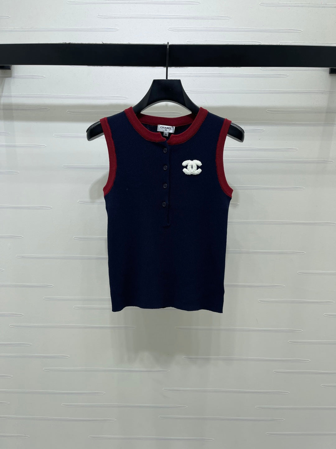 Chanel 2026 Color-blocked Crew Neck Knit Vest Wool 390665