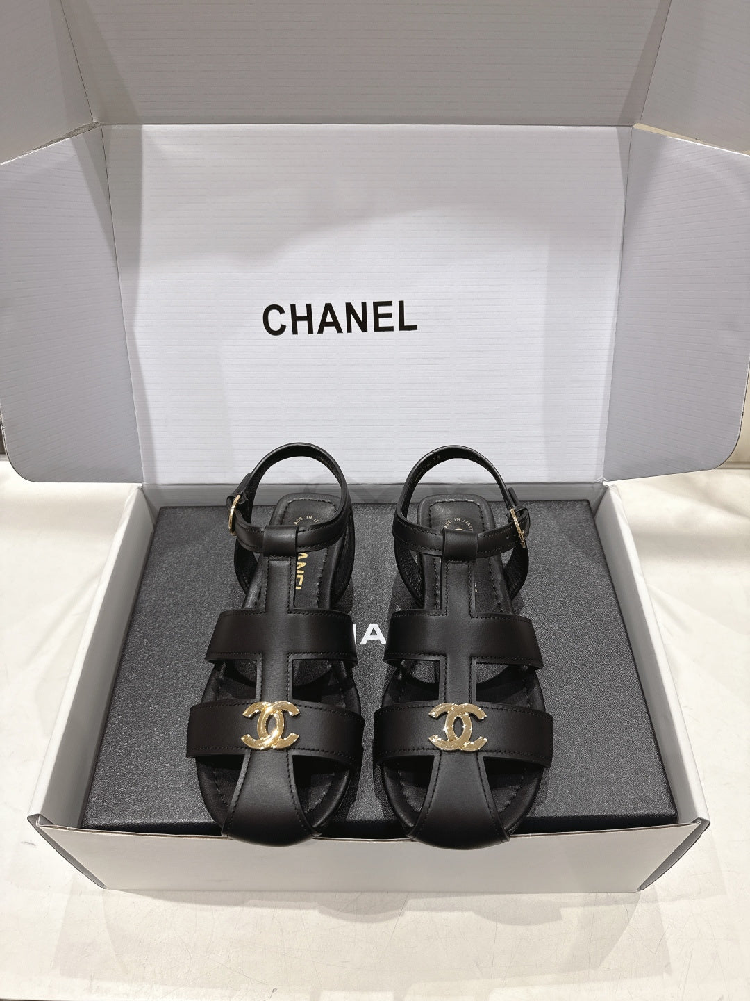 Chanel 2026 Sandal Cowhide 852610