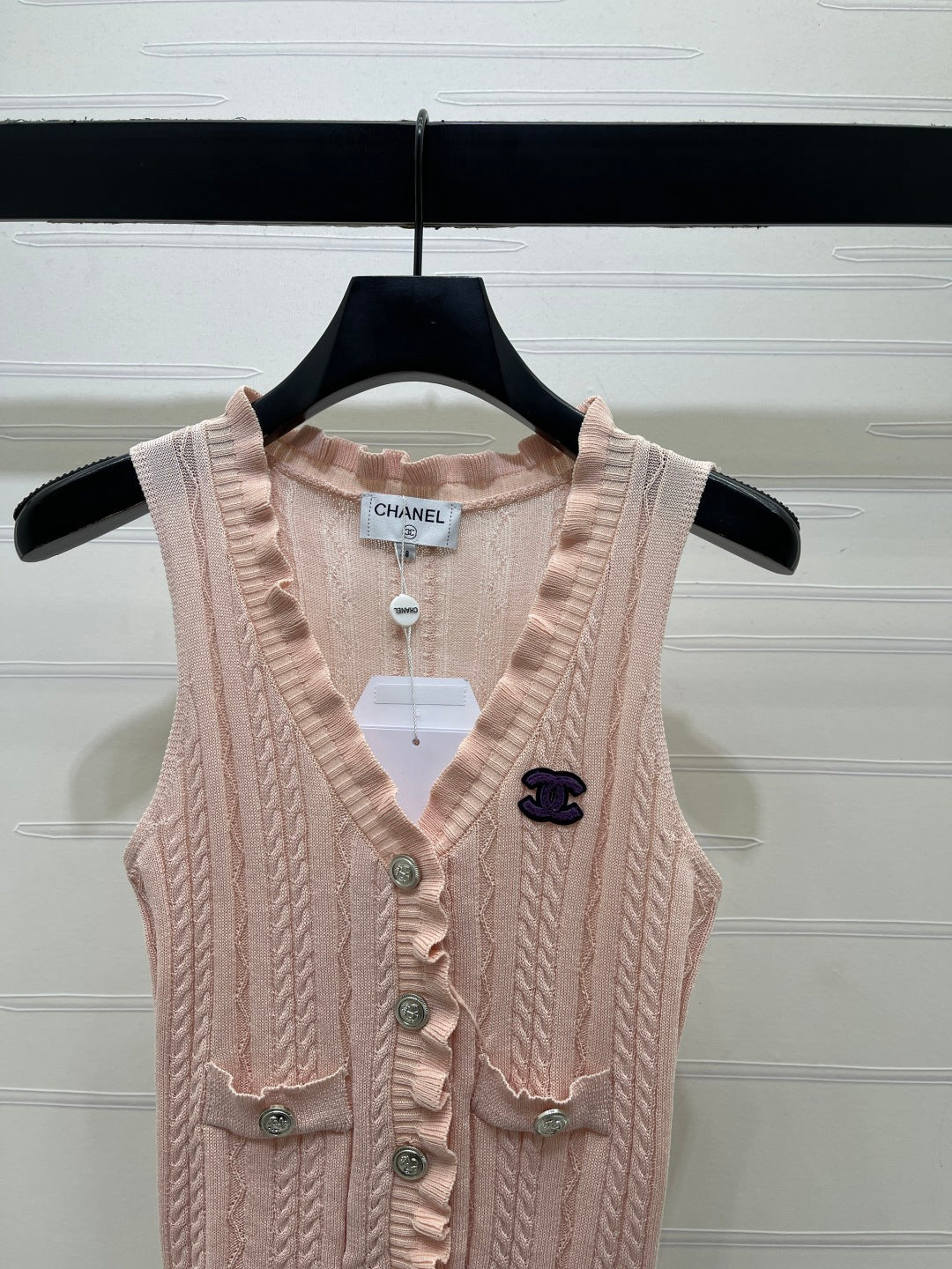 Chanel 2026 Ruffled Knit V-neck Vest Wool 395750