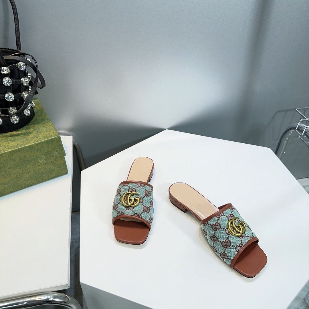 GG MATELASSÃ‰ CANVAS SLIDES LIGHT GREEN