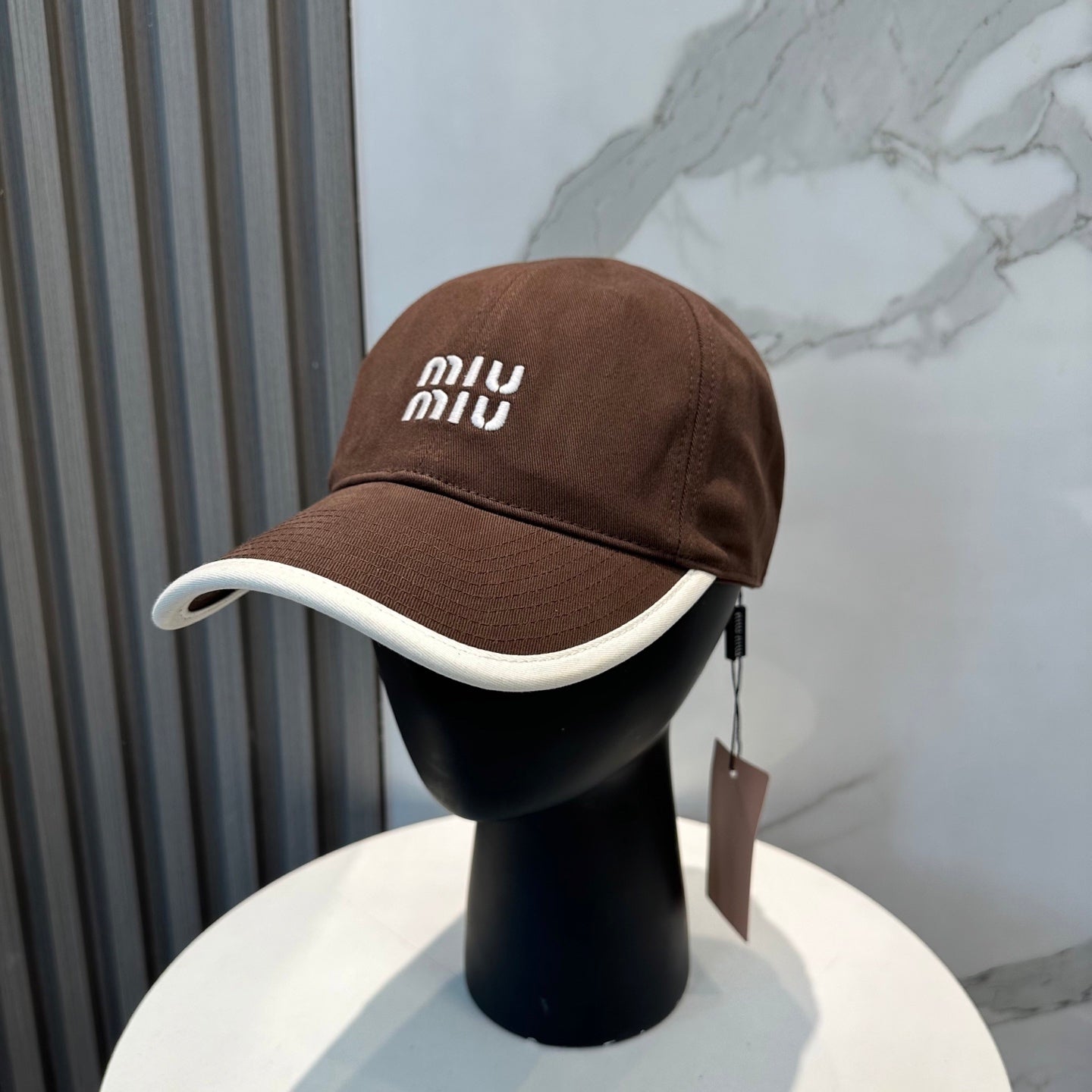 Miumiu Logo White Brim Cotton Hat 211761