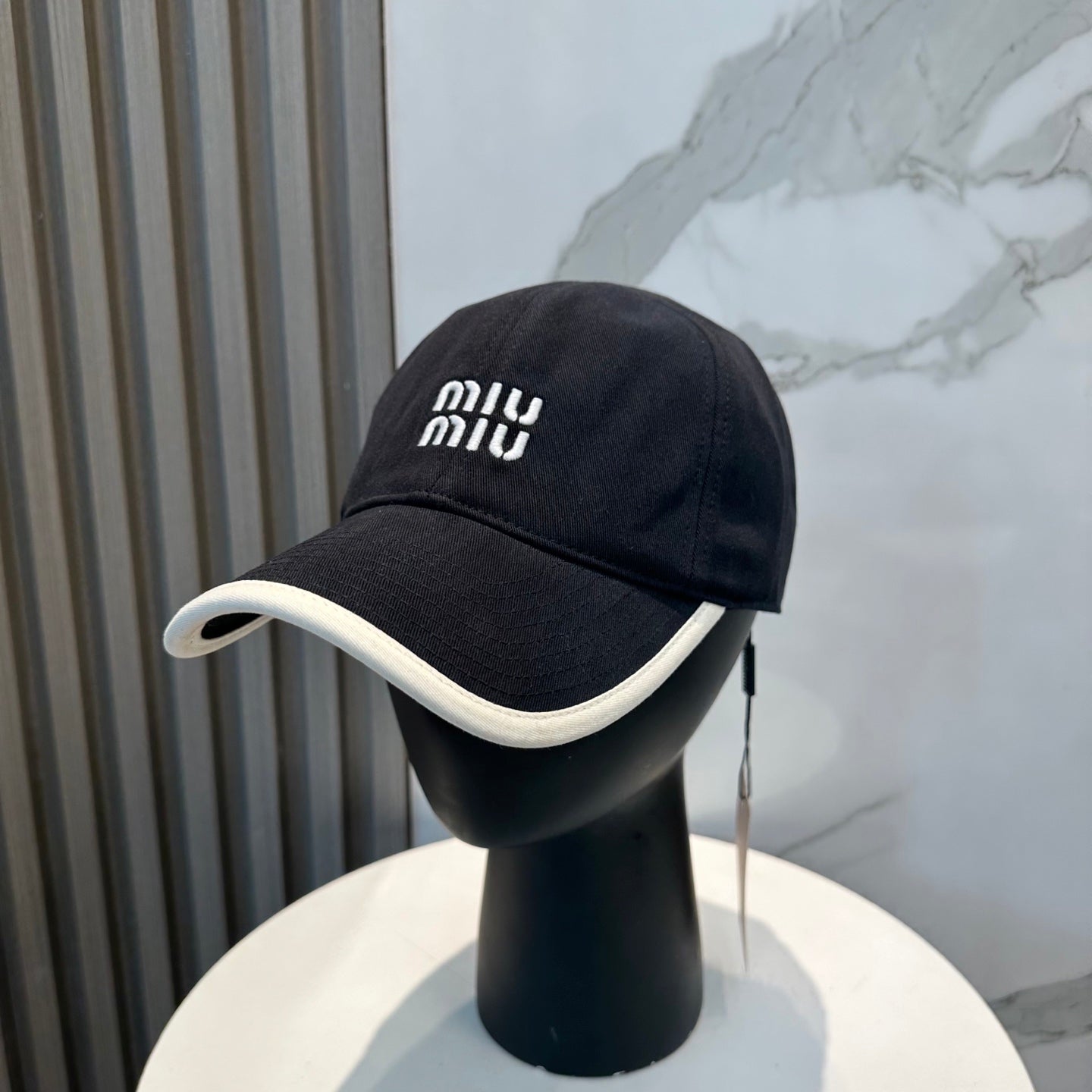 Miumiu Logo White Brim Cotton Hat 211761
