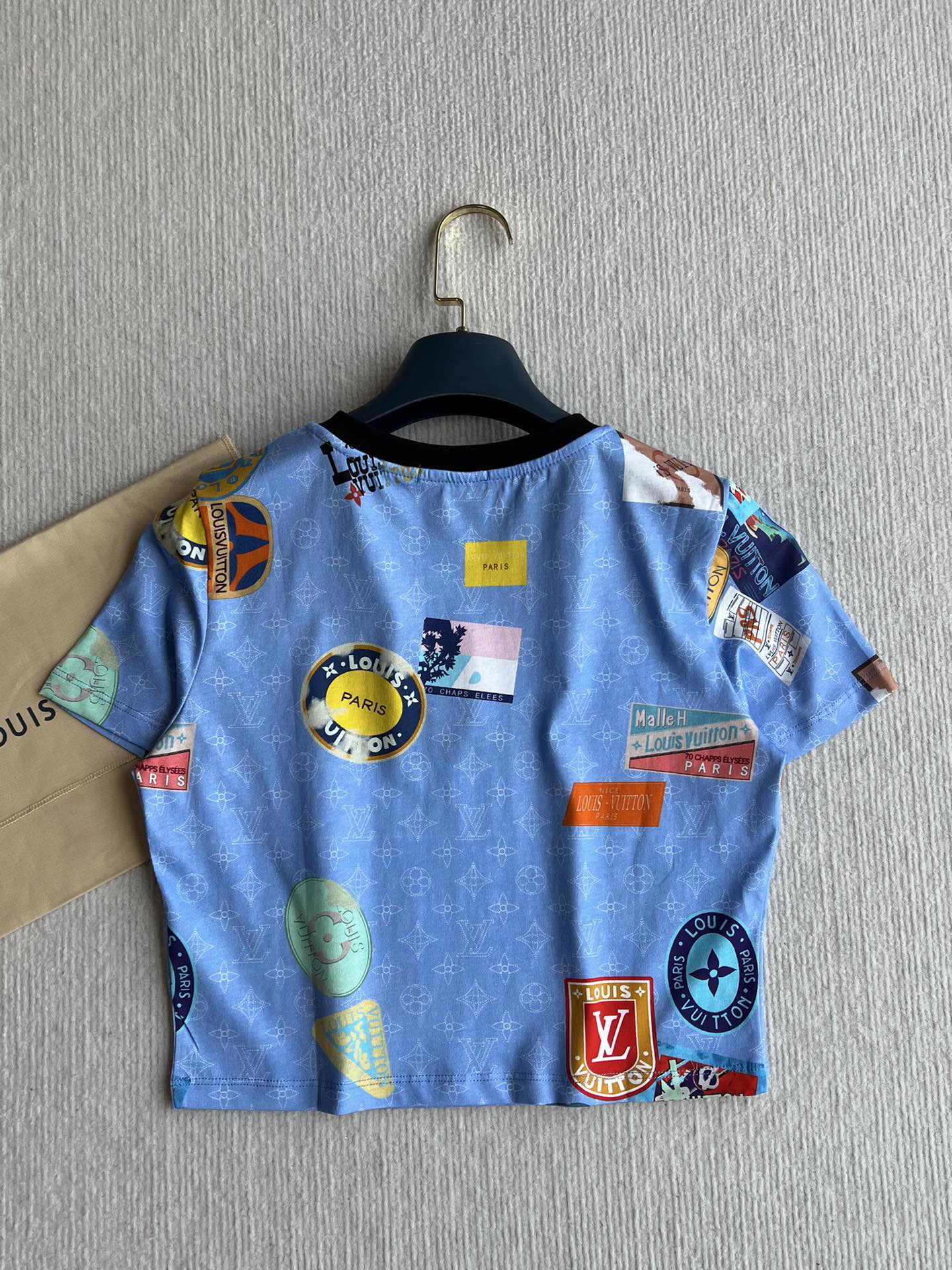 LV 25 Print Contrast Color Threaded Edge Collar T-shirt White Blue Cotton