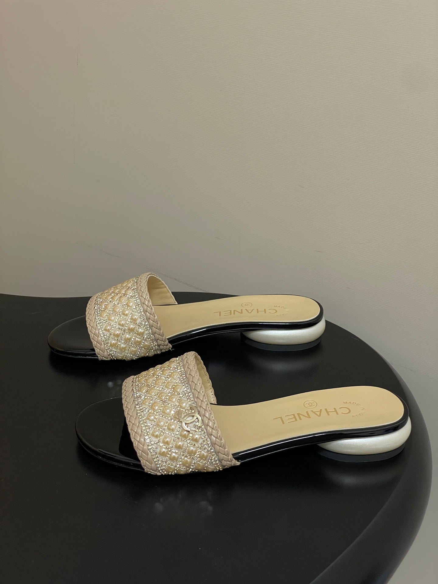 CC 2026 Pearl Flats Sandals Rhinestones Woven Sheepskin