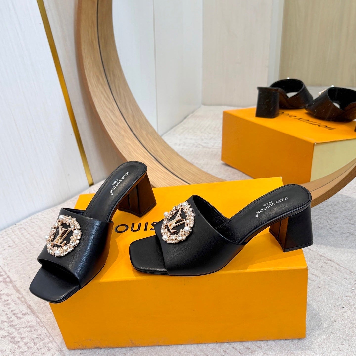 LV 26ss Heel Slippers 65 Goatskin