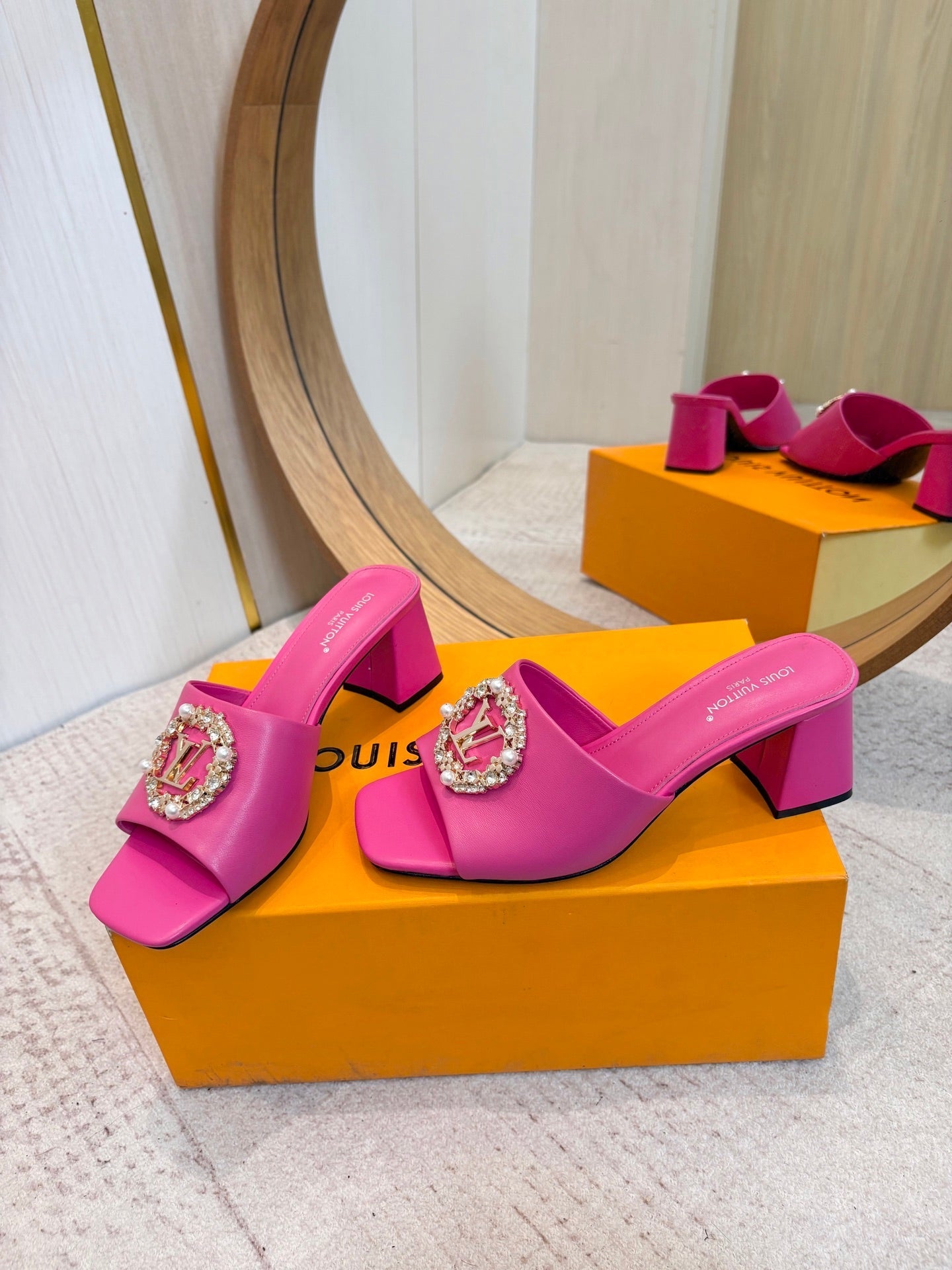 LV 26ss Heel Slippers 65 Goatskin