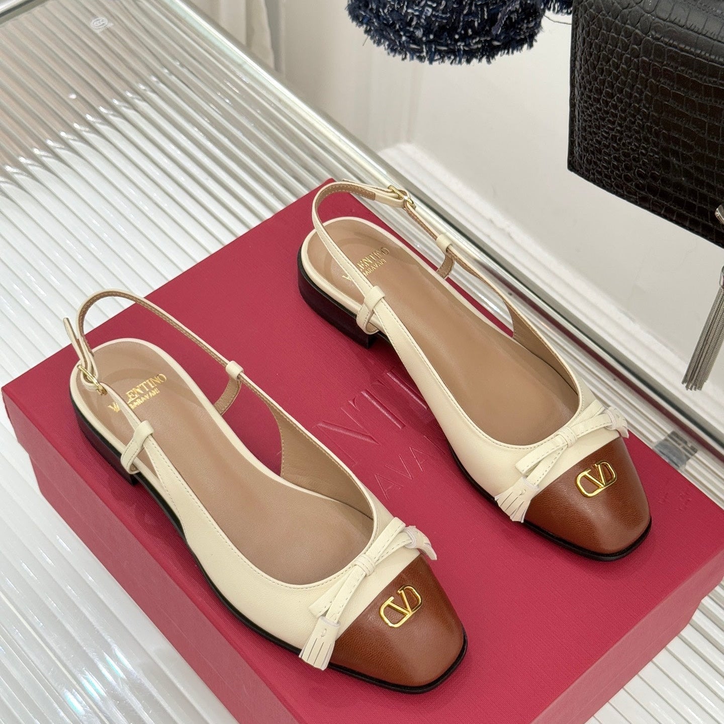 VT 26s Slingback Flat Sheepskin Gold Buckle 702242
