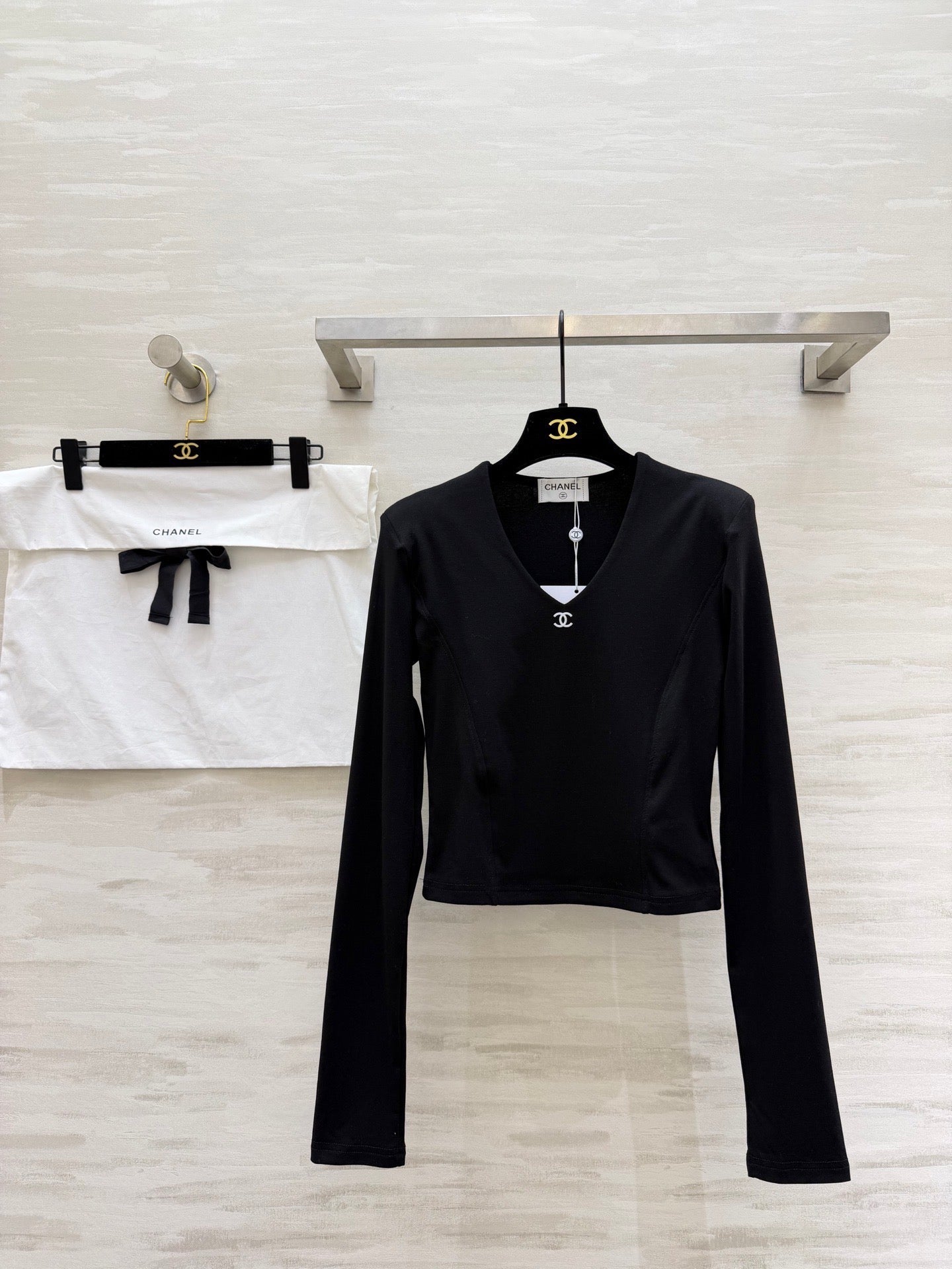 Chanel 2026 V-Neck Long-Sleeve Top Black and Off-white Cotton