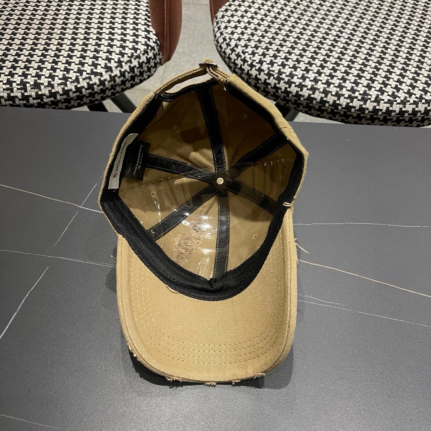 Moncler Ripped Hat 195955